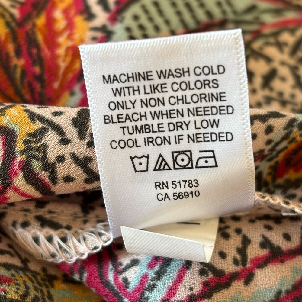 NWT Maurices Women's Multicolor Floral Blouse V-neck SZ 0X - Picture 8 of 8